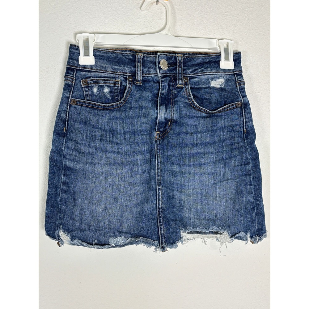 American Eagle Distressed Denim Mini Skirt Blue Medium‎ Wash Raw Hem Size 0